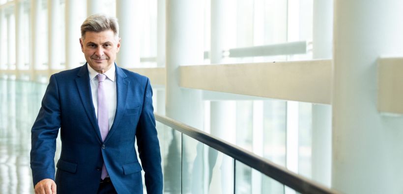 Την υποψηφιότητά του για την προεδρία του ΣΥΡΙΖΑ-ΠΣ ανακοίνωσε ο Ευρωβουλευτής του ΣΥΡΙΖΑ, καθηγητής Νικόλας Φαραντούρης