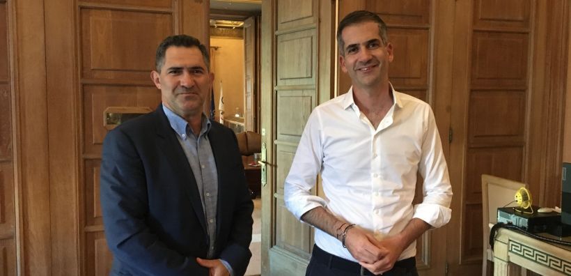 Με τον Δήμαρχο Αθηναίων συναντήθηκε ο πρόεδρος της ΑΕΝΑΟΣ - Τα φωτοβολταϊκά στέγης στο επίκεντρο