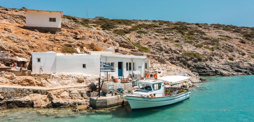 Με αποκλειστική χορηγία της Motor Oil και σε συνεργασία με την Ομάδα Αιγαίου η ολική ανακατασκευή του σπιτιού της κυρίας Ρηνιώς στην ακριτική Κίναρο