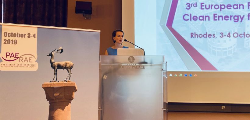 Α. Σδούκου: Δημόσια διαβούλευση  για τους υβριδικούς σταθμούς - Στόχος η εγκατάσταση 14.000 ΜW ΑΠΕ έως το 2030