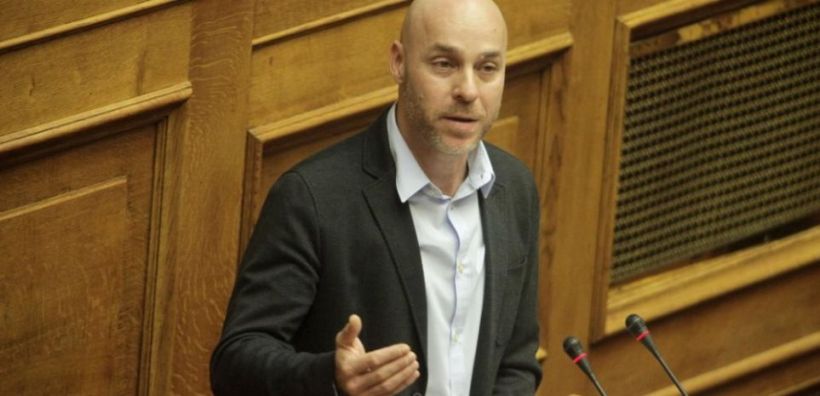 Φωτοβολταϊκά συστήματα στα αντλιοστάσια για τους αγρότες ζητά ο Αμυράς με ερώτησή του στη Βουλή