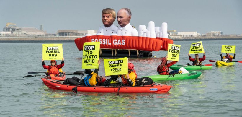 Greenpeace: Συνεχίζεται για περισσότερες από 18 ώρες η ειρηνική διαμαρτυρία στον τερματικό σταθμό υγροποιημένου αερίου Zeebrugge στο Βελγιο