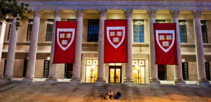 Harvard: Έβαλε τέλος στις επενδύσεις προς τις «Big Oil» και «καθαρίζει» από τα ορυκτά καύσιμα