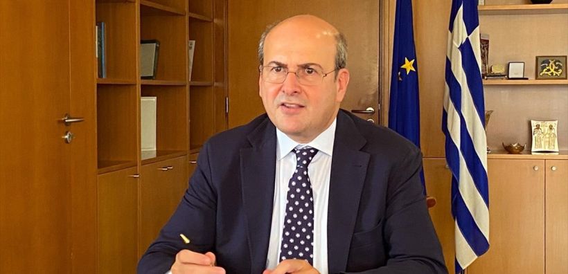 Συνάντηση Χατζηδάκη με τον πρέσβη της Αιγύπτου - Μετά τις ηλεκτρονικές, έπεσαν και οι κανονικές υπογραφές για το EMGF