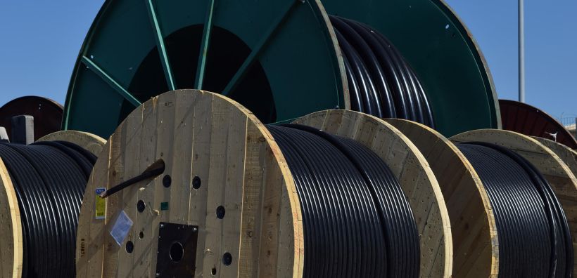 Cenergy Holdings : Η Hellenic Cables αναλαμβάνει από τον ΑΔΜΗΕ την ηλεκτρική διασύνδεση συνεχούς ρεύματος υψηλής τάσης (HVDC) Κορίνθου–Κω