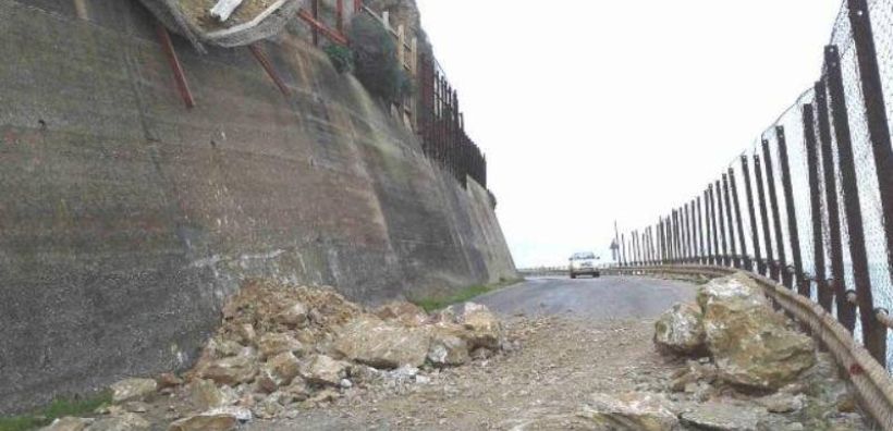 ΙΓΜΕ: Πιθανές νέες κατολισθήσεις σε περίπτωση μετασεισμών στη Λευκάδα