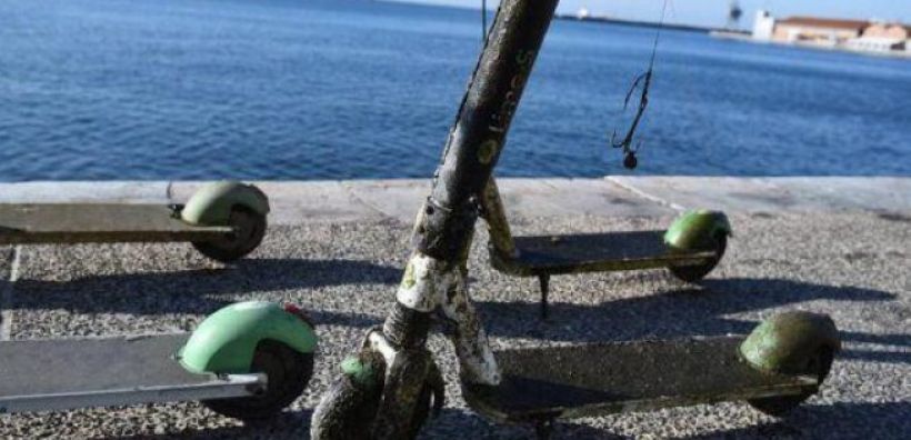 Δεκάδες ηλεκτρικά πατίνια στο βυθό της μαρίνας Ρεθύμνου