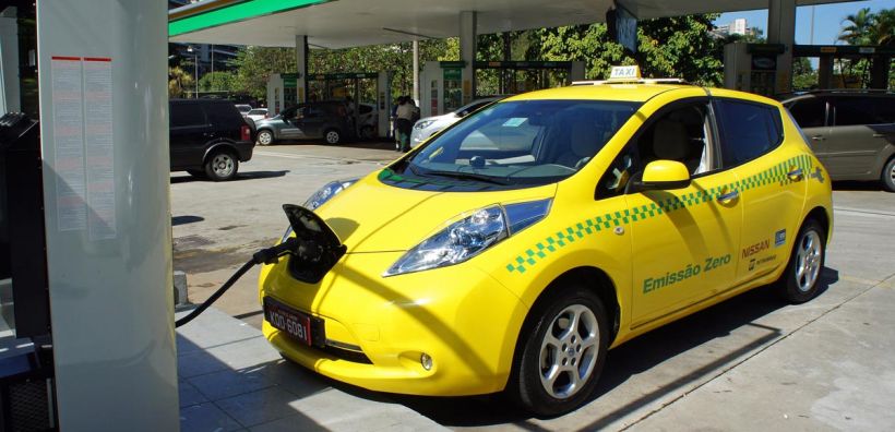 Υπερδιπλασιασμό της επιδότησης για ηλεκτρικά ταξί εξετάζει το ΥΠΕΝ - Έρχονται σημαντικές επενδύσεις σε μονάδες αποθήκευσης
