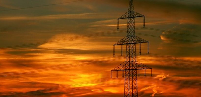 Στα 235 ευρώ η τιμή ηλεκτρισμού στην Ελλάδα με ΑΠΕ και εισαγωγές να έχουν τα "πρωτεία" στο ενεργειακό μίγμα