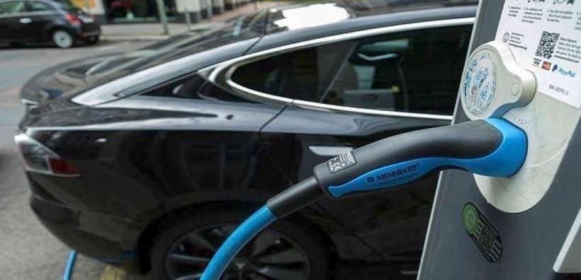Φορτσάρει για την ηλεκτροκίνηση η ΔΕΗ: Άμεσα εγκαθίστανται οι πρώτοι φορτιστές, βγήκε ο διαγωνισμός για την ψηφιακή πλατφόρμα