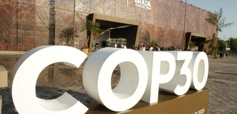 COP30 : Ενας χαμηλών φιλοδοξιών συμβιβασμός για την κλιματική δράση, χωρίς σχέδιο εξόδου από τα ορυκτά καύσιμα