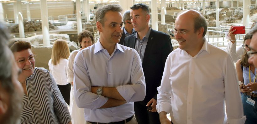 Χατζηδάκης: Για την περιβαλλοντική προστασία της Σαντορίνης μιλάμε με έργα 
