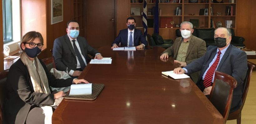 Συνάντηση ΣΠΕΦ–Σκρέκα: Εξετάζονται δύο μοντέλα για τα μικρά φωτοβολταϊκά - Χωριστή κατηγορία σε διαγωνισμούς ή έμμεση σύνδεση τιμής με τους διαγωνισμούς των μεγάλων