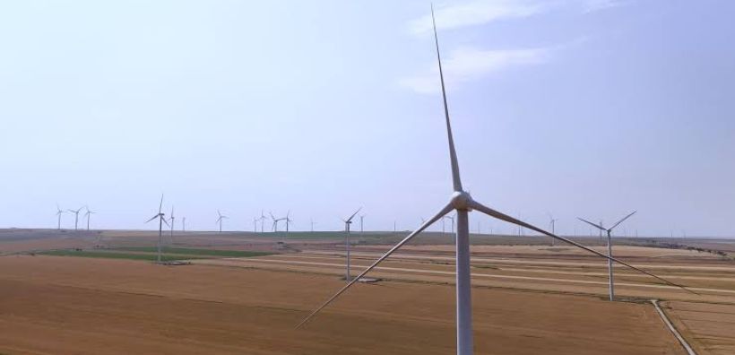Η ΔΕΗ προσθέτει μπαταρία σε αιολικό πάρκο 70 MW στη Ρουμανία