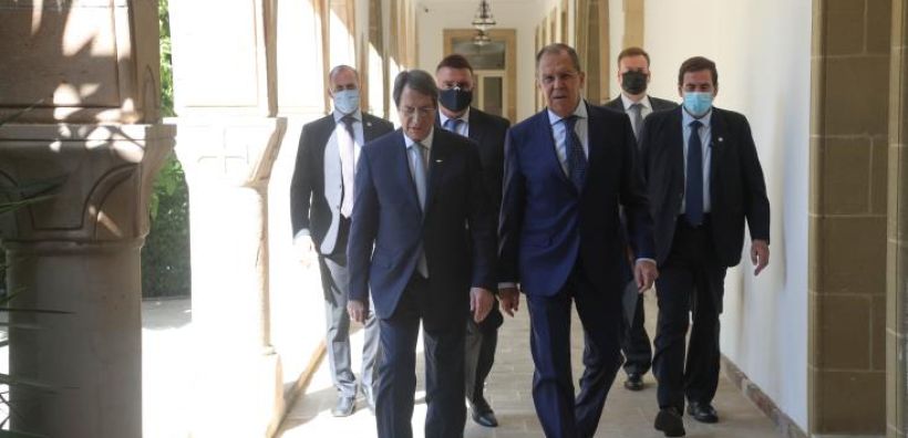 Η Ρωσία παρακολουθεί την κατάσταση στην Αν. Μεσόγειο και είναι έτοιμη για κάθε συνδρομή, είπε ο Λαβρόφ