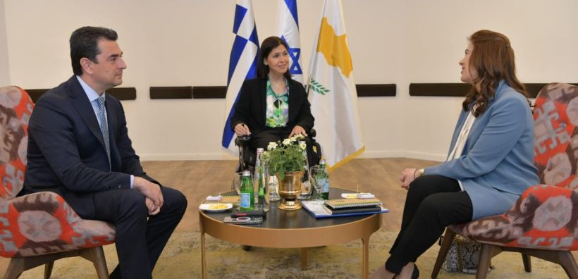 Σκρέκας: Επιταχύνουμε και εμβαθύνουμε τη στρατηγική ενεργειακή συνεργασία με την Κύπρο και το Ισραήλ