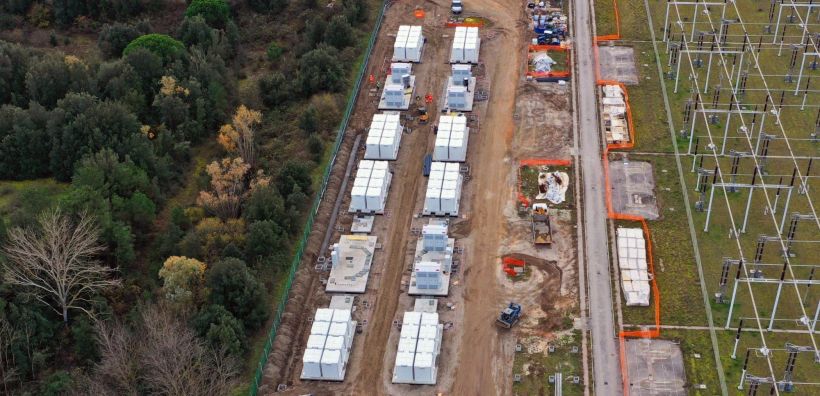 Σε 1 με 1,5 έτος οι πρώτες μπαταρίες σε κοινό σημείο σύνδεσης – «Τα φίλτρα» των τραπεζών για δανειοδότηση