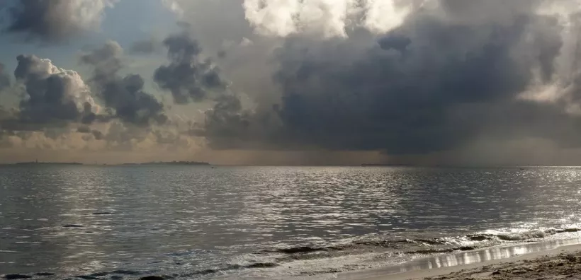Κλιματική κρίση: Αυτές οι τράπεζες αναζητούν 15 δισ. δολ. για να σώσουν τον Ινδικό Ωκεανό (tweets)