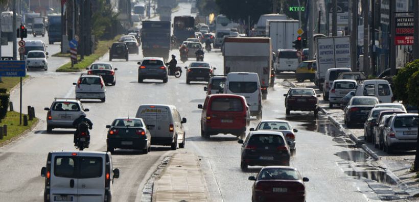 ΙΟΒΕ: Μόλις 3 στα 1.000 οχήματα στην Ελλάδα είναι χαμηλών ρύπων