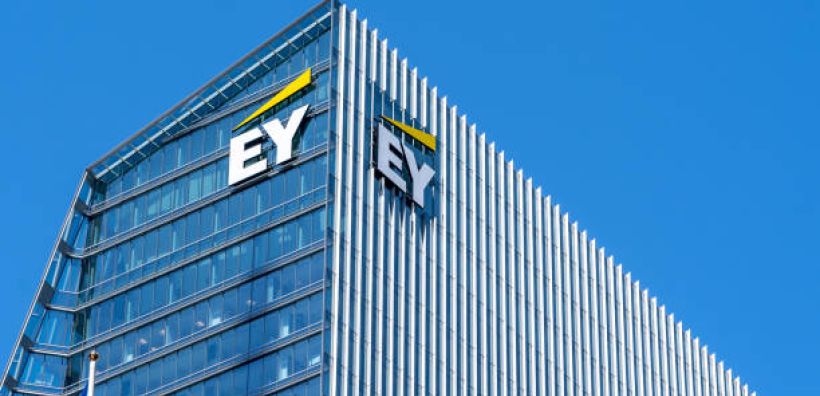 EY Ελλάδος: Οι επιχειρήσεις αναθεωρούν τους κλιματικούς τους στόχους, ενώ η πρόοδος προς τη βιώσιμη ανάπτυξη επιβραδύνεται