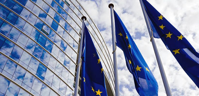 Η Κομισιόν παρουσίασε κατάλογο αντίμετρων στους δασμούς των ΗΠΑ, ύψους 72 δισ. ευρώ