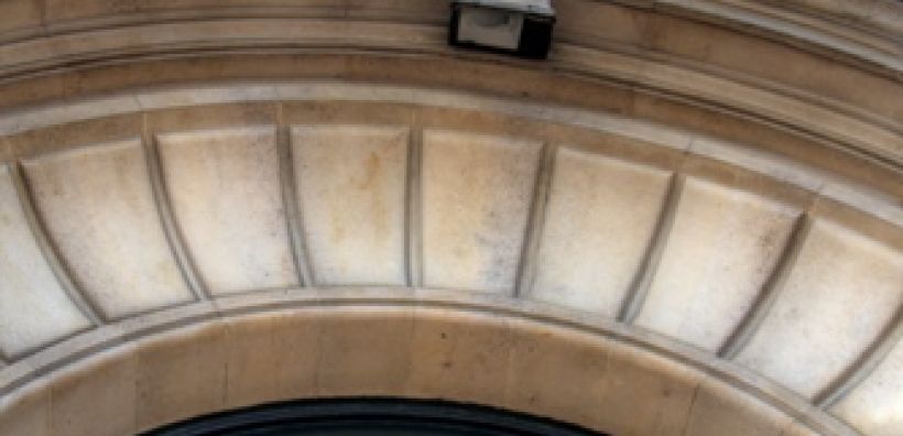 Με 30 εκατ. «μπαίνει» σε 8 φ/β στη Γαλλία η Caisse des Dépôts
