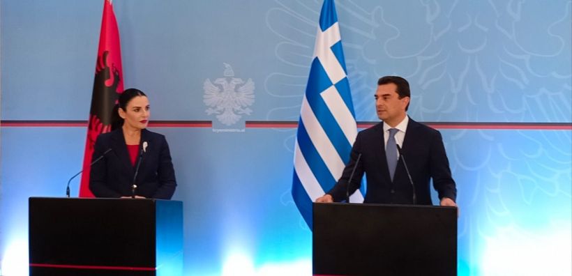 Για την αναβάθμιση της ηλεκτρικής διασύνδεσης και τα νέα έργα LNG συζήτησε ο Σκρέκας με την κυβέρνηση της Αλβανίας