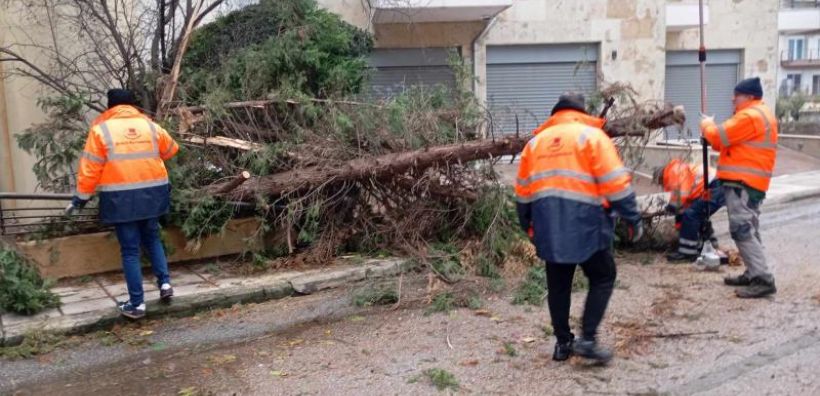 Δήμος Καλαμαριάς: Μήνυση στον ΔΕΔΔΗΕ για τη διακοπή ηλεκτροδότησης μετά την κακοκαιρία Bora