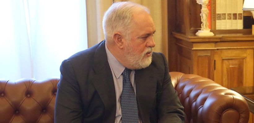 Επίτροπος Canete: Εκτός από τα NOME υπάρχουν κι άλλες επιλογές... – Τι είπε στους φορείς για αέριο, λιγνίτη, διασυνδέσεις  και ΑΠΕ