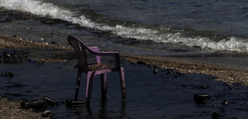 Ανυπολόγιστη ρύπανση στον Σαρωνικό - 2.570 τόνοι καύσιμα στην Πειραϊκή και τη Φρεαττύδα