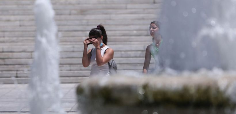 Σε κλοιό καύσωνα η χώρα από την Τετάρτη