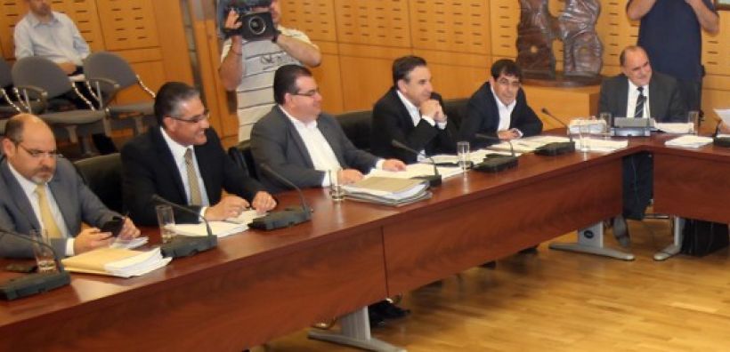 Αναθεώρηση των τελών για τις ΑΠΕ μελετά η Επ. Εμπορίου της κυπριακής Βουλής
