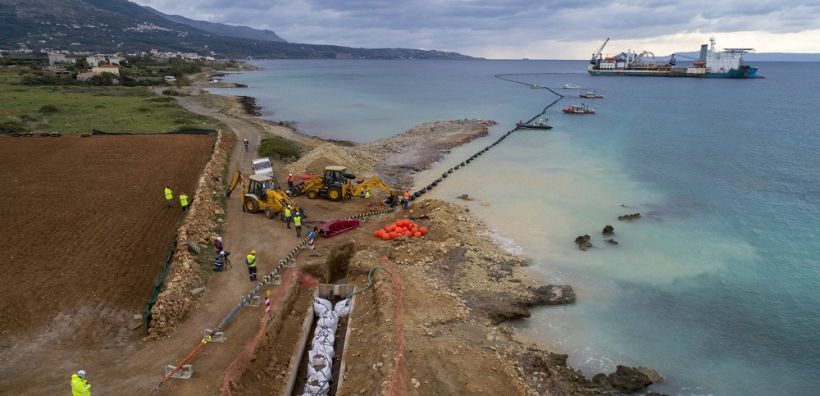 Ολοκληρώθηκε η ηλεκτρική διασύνδεση της Κρήτης με την Αττική – Επενδυτικό πλάνο 6,1 δις. ευρώ από τον ΑΔΜΗΕ, με έργα για Βόρειο Αιγαίο, Δωδεκάνησα, Ιταλία 