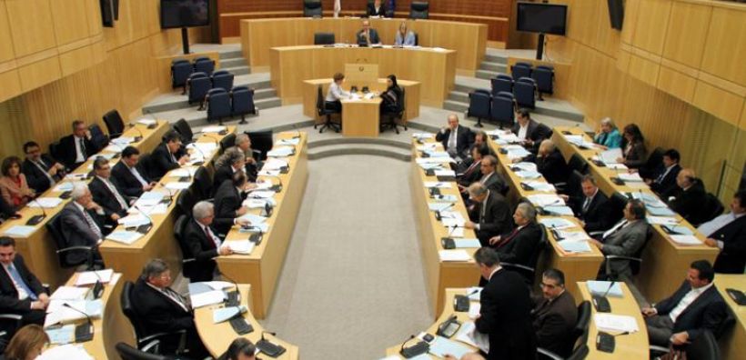 Υπερψηφίστηκαν από την κυπριακή βουλή τα μνημονιακά νομοσχέδια
