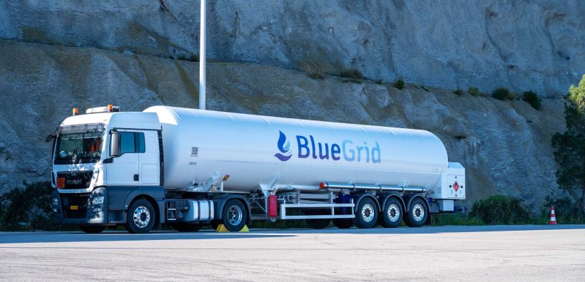 Σε συνεργασία με την BLUEGRID γίνεται η πρώτη τροφοδοσία  LNG στην Ελλάδα μέσω βυτιοφόρου από τη Ρεβυθούσα 
