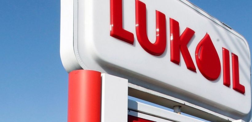 Οι ΗΠΑ επιβραδύνουν την πώληση των assets της Lukoil για να πιέσουν τη Ρωσία