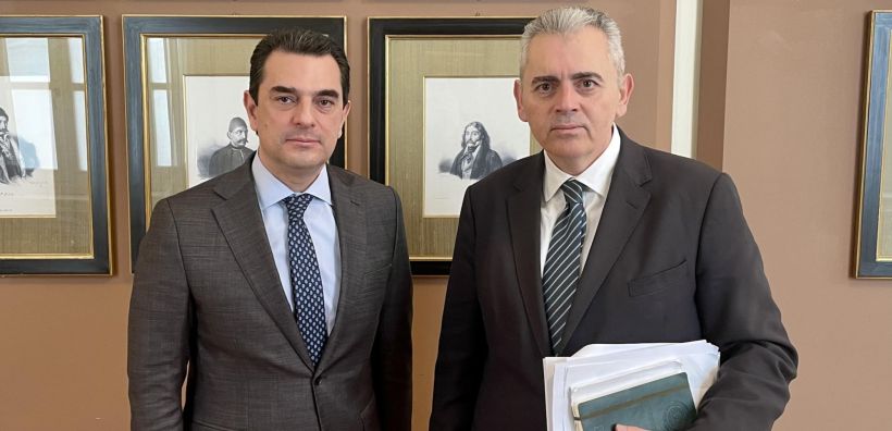 Δέσμευση Σκρέκα για “φρένο” στις αναγκαστικές απαλλοτριώσεις για εγκατάσταση φωτοβολταϊκών