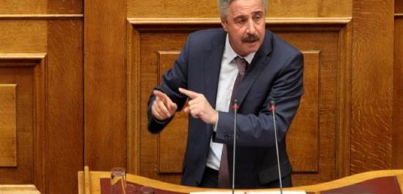 Μανιάτης: Τεράστια η ολιγωρία της κυβέρνησης για τη ρύπανση στο Σαρωνικό