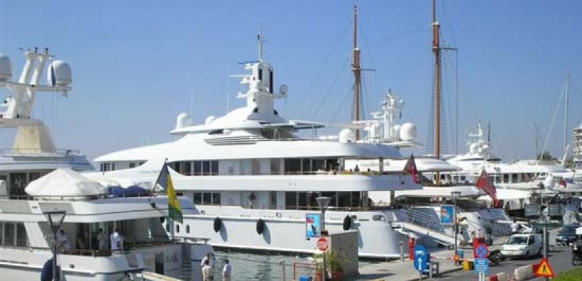 «Στέγνωσαν» από καύσιμα βιομηχανίες και μαρίνες