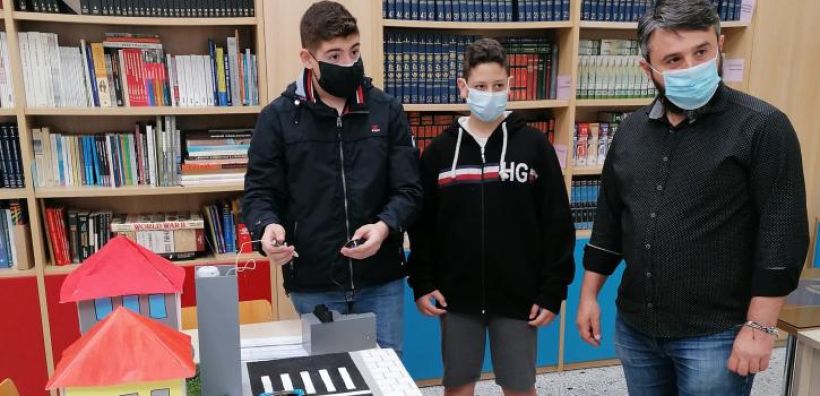 Μαθητές δίνουν βιώσιμες λύσεις από ΑΠΕ για «έξυπνη» κυκλοφορία στους δρόμους