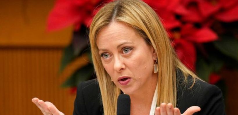 Μελόνι: «Ιδεολογική τρέλα» η απαγόρευση των συμβατικών αυτοκινήτων από την ΕΕ