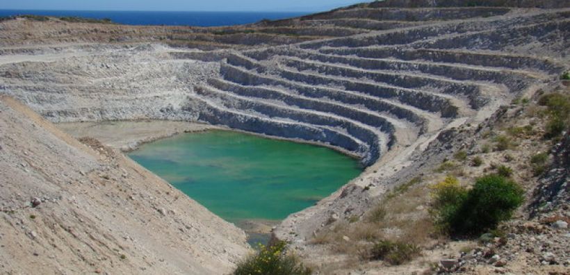 Εγκρίθηκαν οι περιβαλλοντικοί όροι για το ορυχείο περλίτη της S&B στη Μήλο