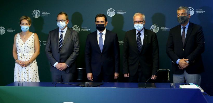 Συμφωνία με ΕΤΕπ για 325 εκατ. ευρώ σε επενδύσεις καθαρής ενέργειας και κινητικότητας στις λιγνιτικές περιοχές