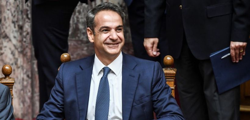 Bloomberg για ΔΕΗ: Ο Μητσοτάκης ετοιμάζεται να της δώσει το «φιλί της ζωής» 
