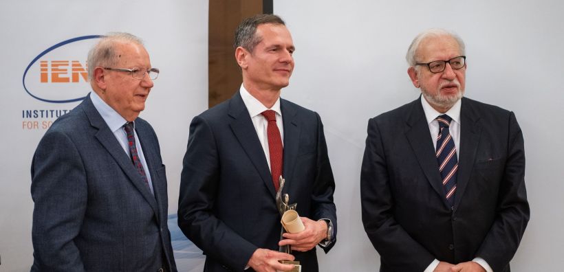 Βράβευση του Προέδρου και Διευθύνοντος Συμβούλου του ΑΔΜΗΕ, Μάνου Μανουσάκη, από το ΙΕΝΕ για τη συμβολή του στην υλοποίηση των ηλεκτρικών διασυνδέσεων της χώρας