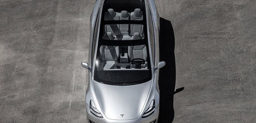 Με αφαιρούμενη φωτοβολταϊκή οροφή το Model 3 της Tesla