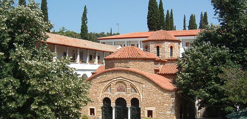 Η Μονή Πεντέλης επενδύει 1 δισ. ευρώ σε φωτοβολταϊκά 