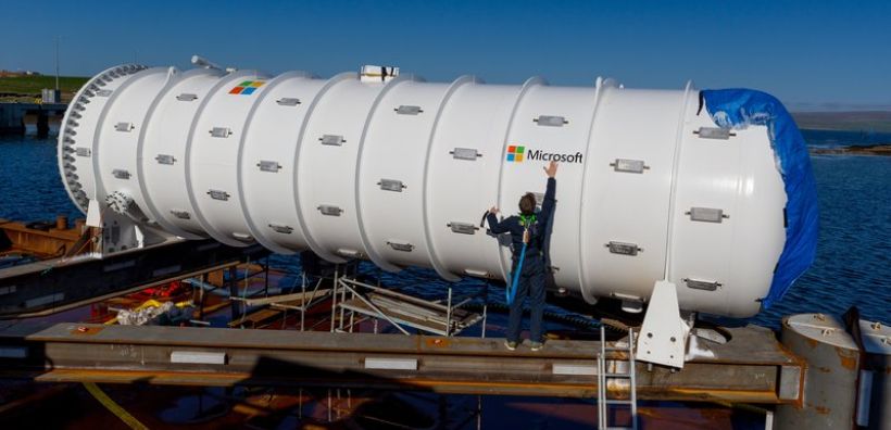 Η Microsoft τοποθετεί κέντρα δεδομένων στο βυθό της θάλασσας επιτυγχάνοντας πλήρη ενεργειακή αυτονομία 