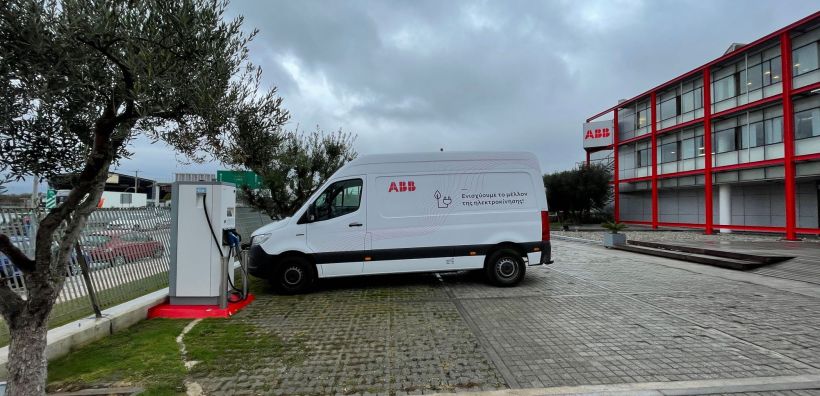 Η ABB προτάσσει την αναγκαιότητα εξηλεκτρισμού των εταιρικών στόλων