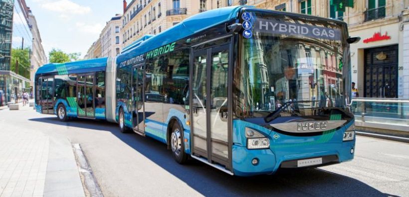 Έρχονται 100 λεωφορεία CNG για την Αθήνα – Υπεγράφη η σύμβαση με την Iveco
